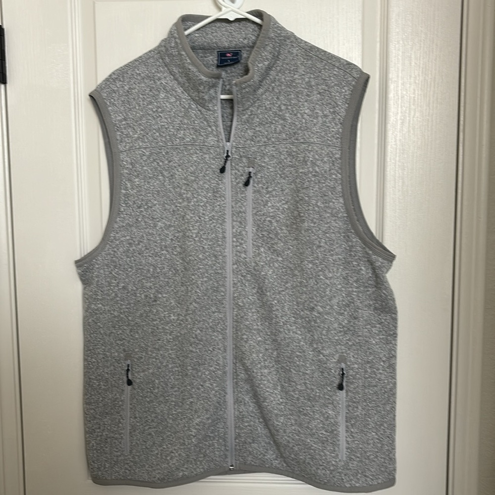Vineyard Vines size large gray fleece vest.